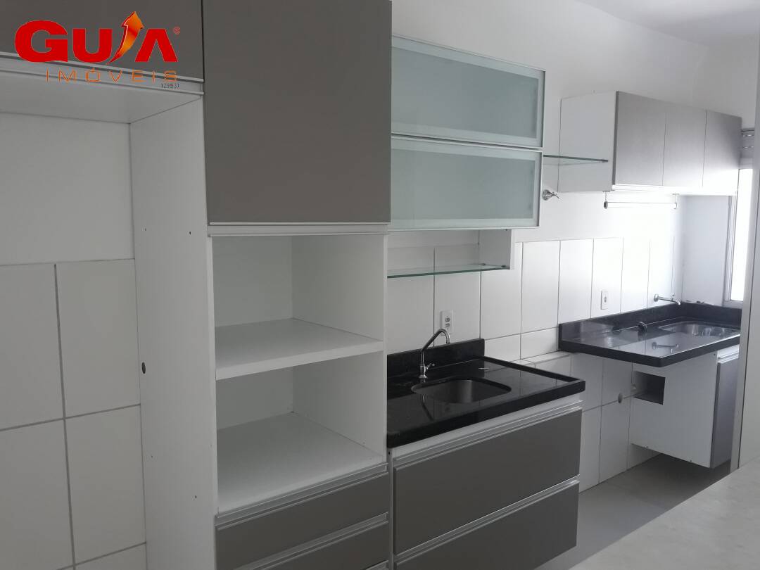 Apartamento com móveis projetados e 02 quartos no Forte Iracema