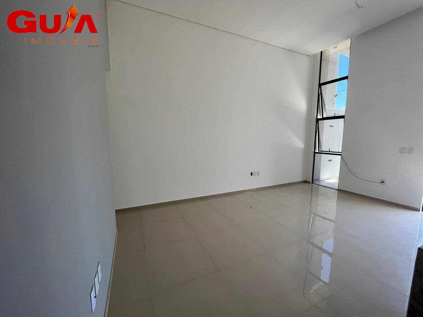 Casa à venda com 3 quartos, 100m² - Foto 4