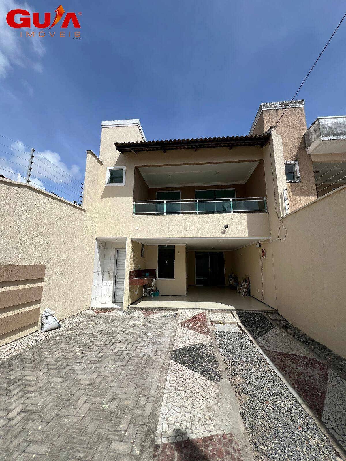 Casa à venda com 4 quartos, 228m² - Foto 1