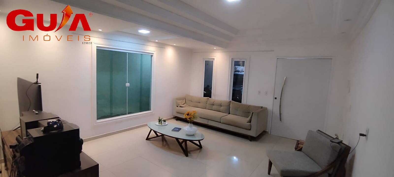 Casa à venda com 4 quartos, 200m² - Foto 1