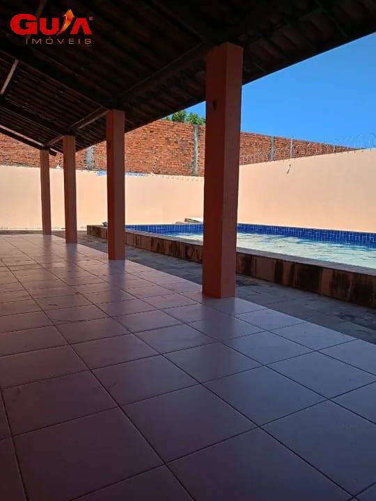 Casa à venda com 3 quartos, 230m² - Foto 2