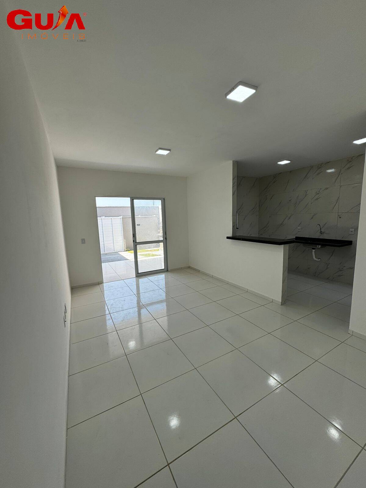 Casa à venda com 2 quartos, 80m² - Foto 4