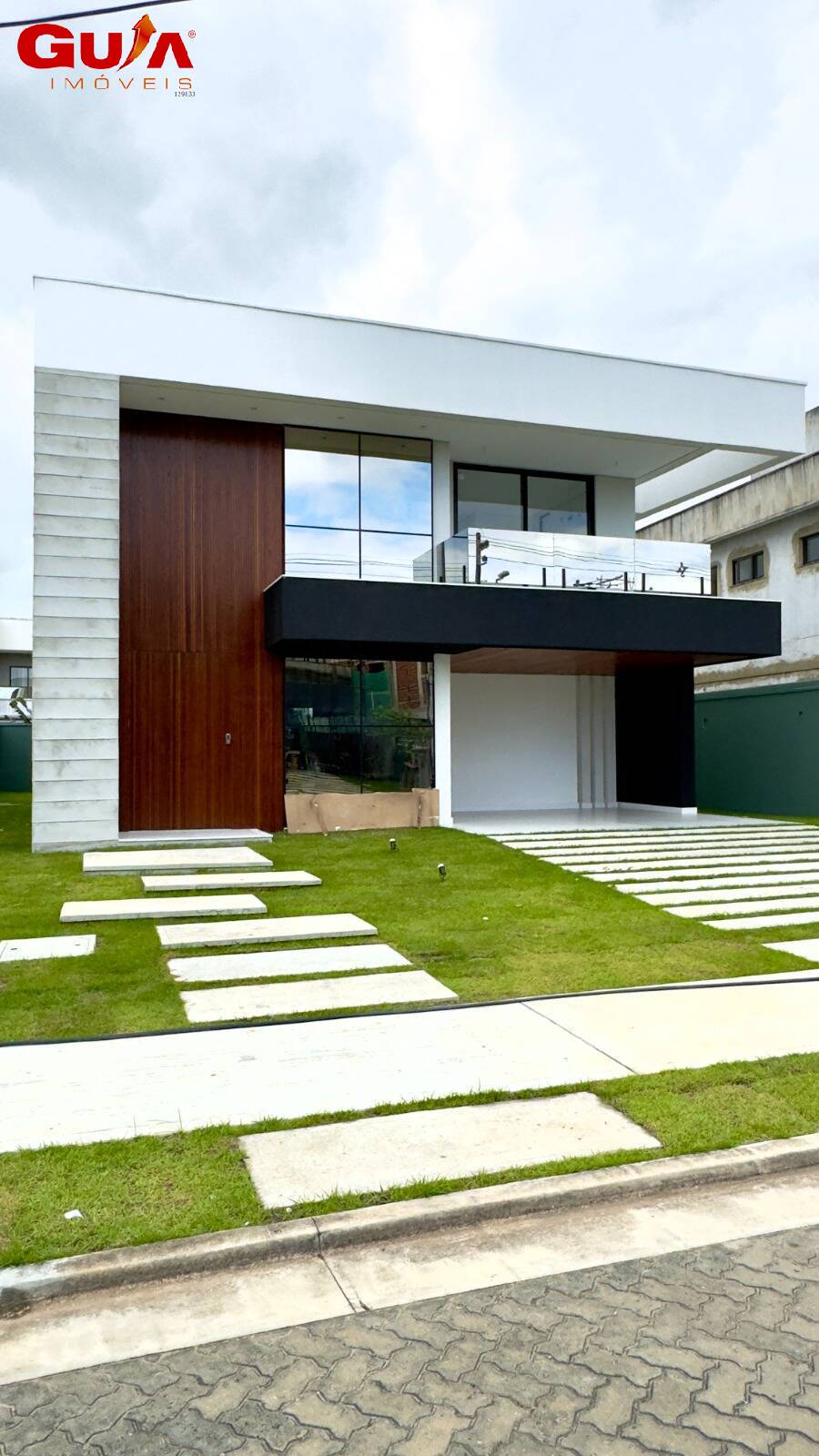 Casa Poente de altíssimo padrão construtivo