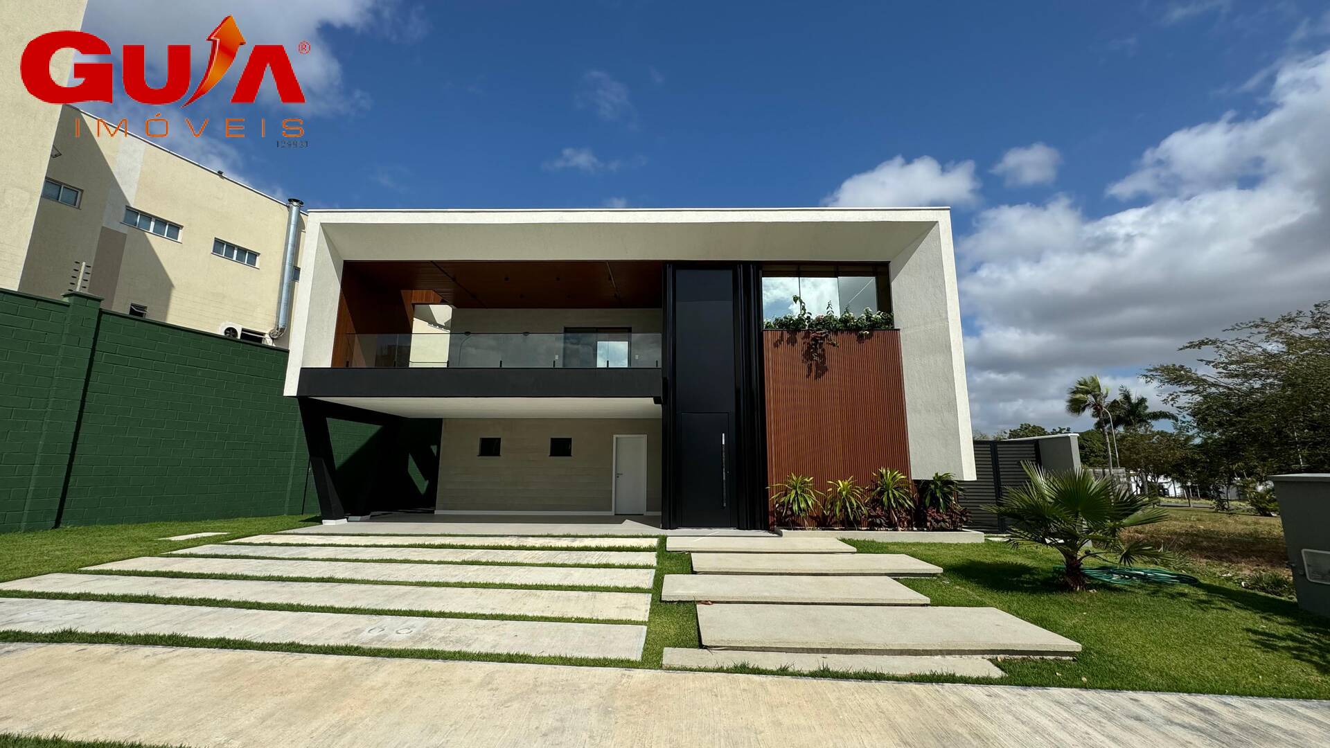 Casa alto padrão no Azur Condomínio Lago