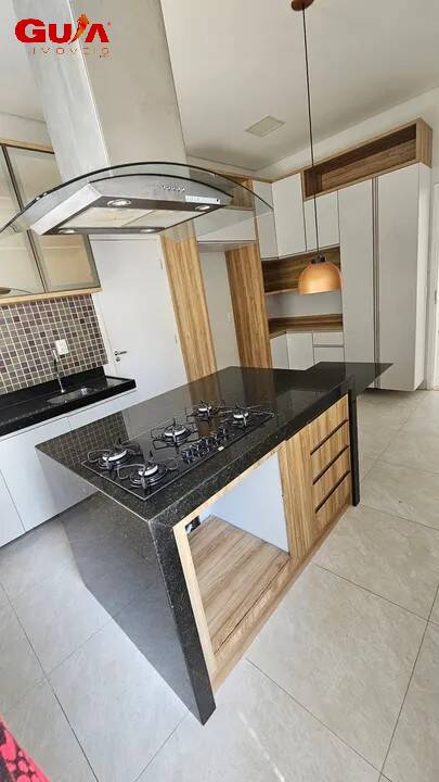 Casa de Condomínio para alugar com 3 quartos, 232m² - Foto 2