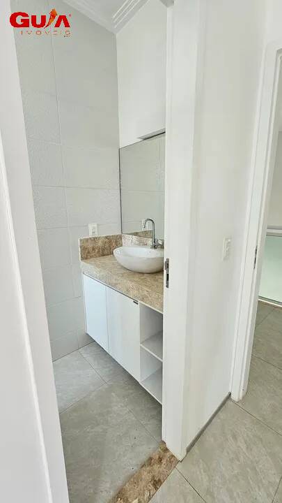 Casa de Condomínio para alugar com 3 quartos, 232m² - Foto 4