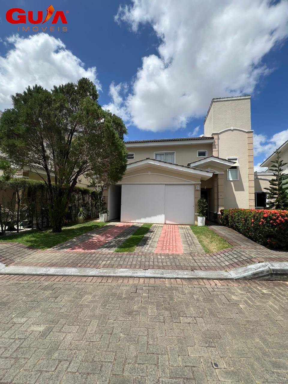 Casa ampla com 700m² de terreno em condomínio no Eusébio Grand Maison