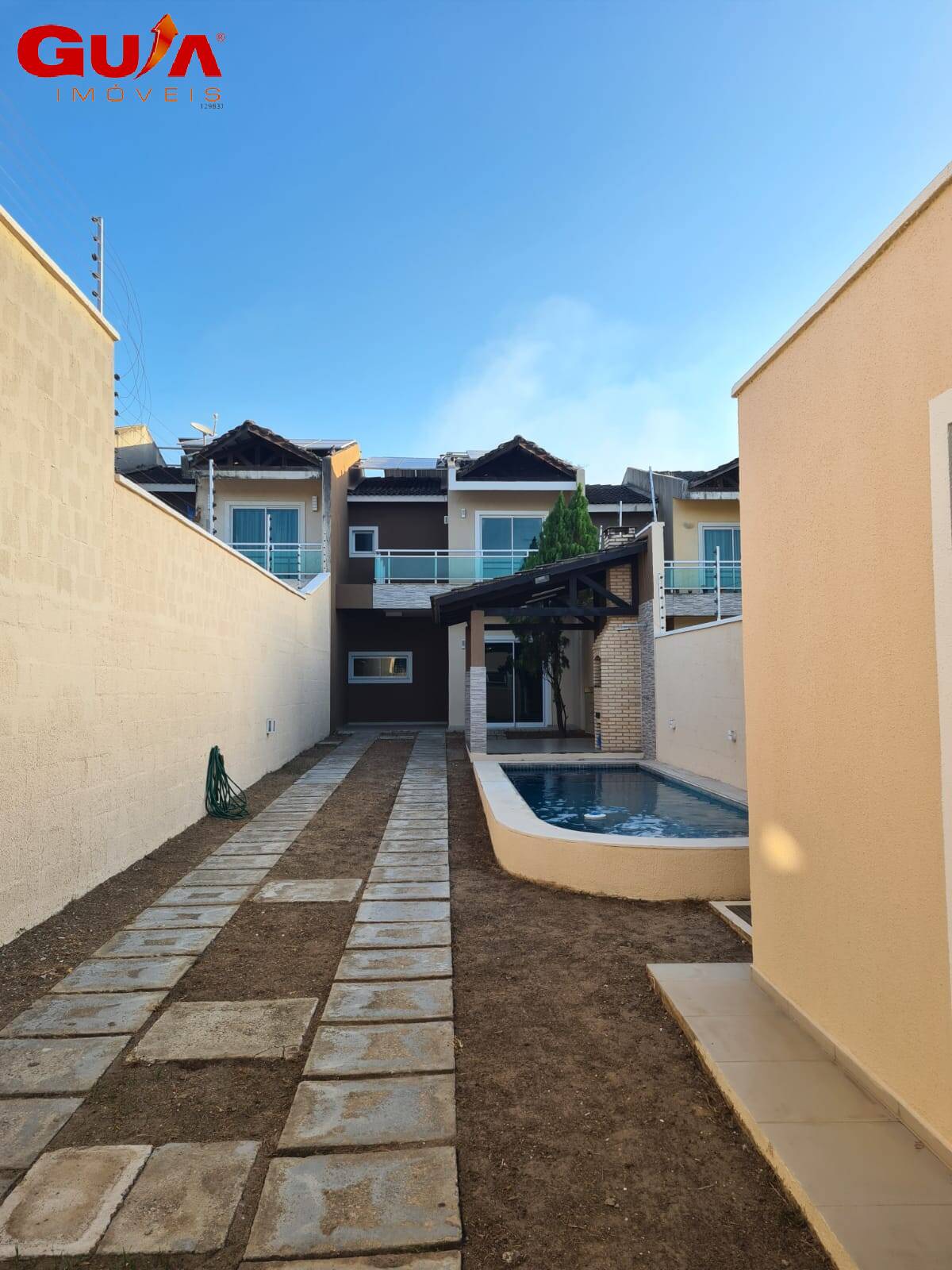 Casa com móveis projetada e piscina privativa
