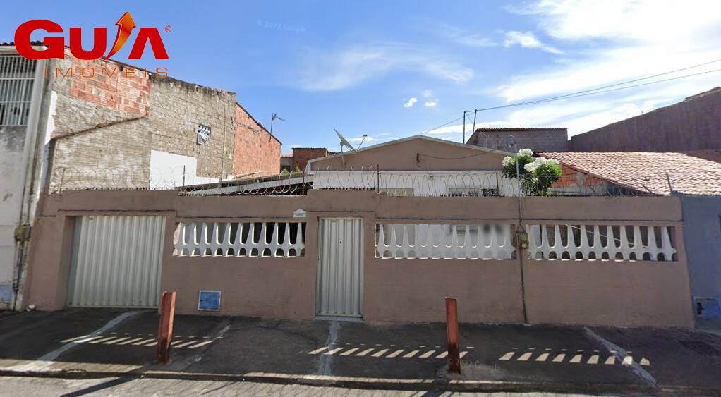 Casa ampla com 3 suítes a venda no bairro Floresta, Fortaleza-CE
