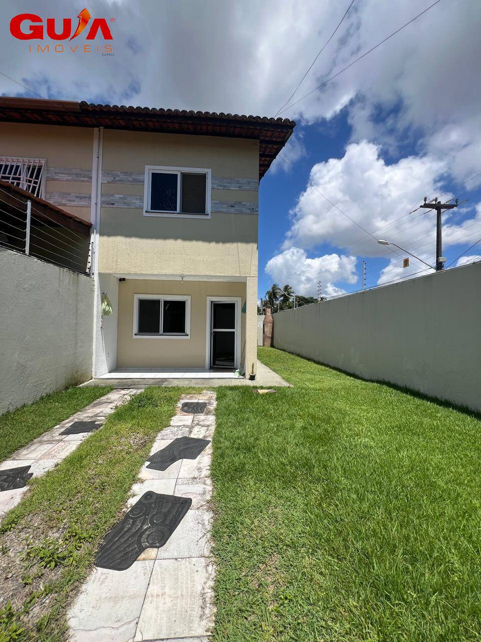 Casa duplex de esquina a venda no eusébio