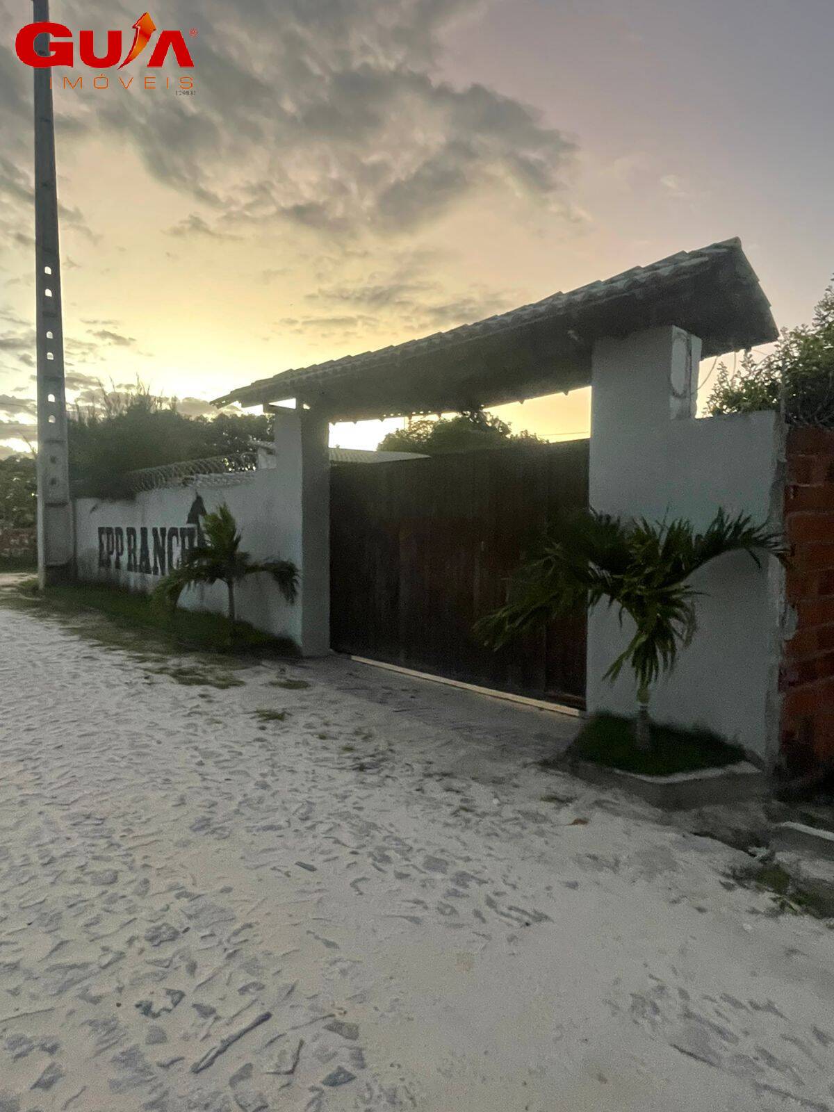 Chácara à venda com 2 quartos, 968m² - Foto 1