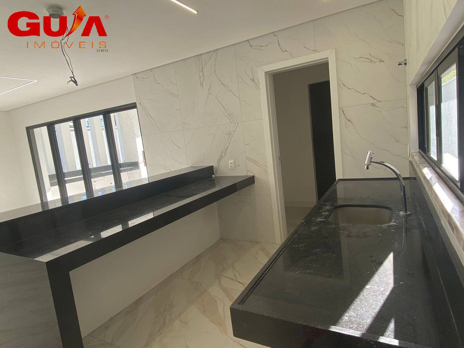 Casa à venda com 4 quartos, 210m² - Foto 15