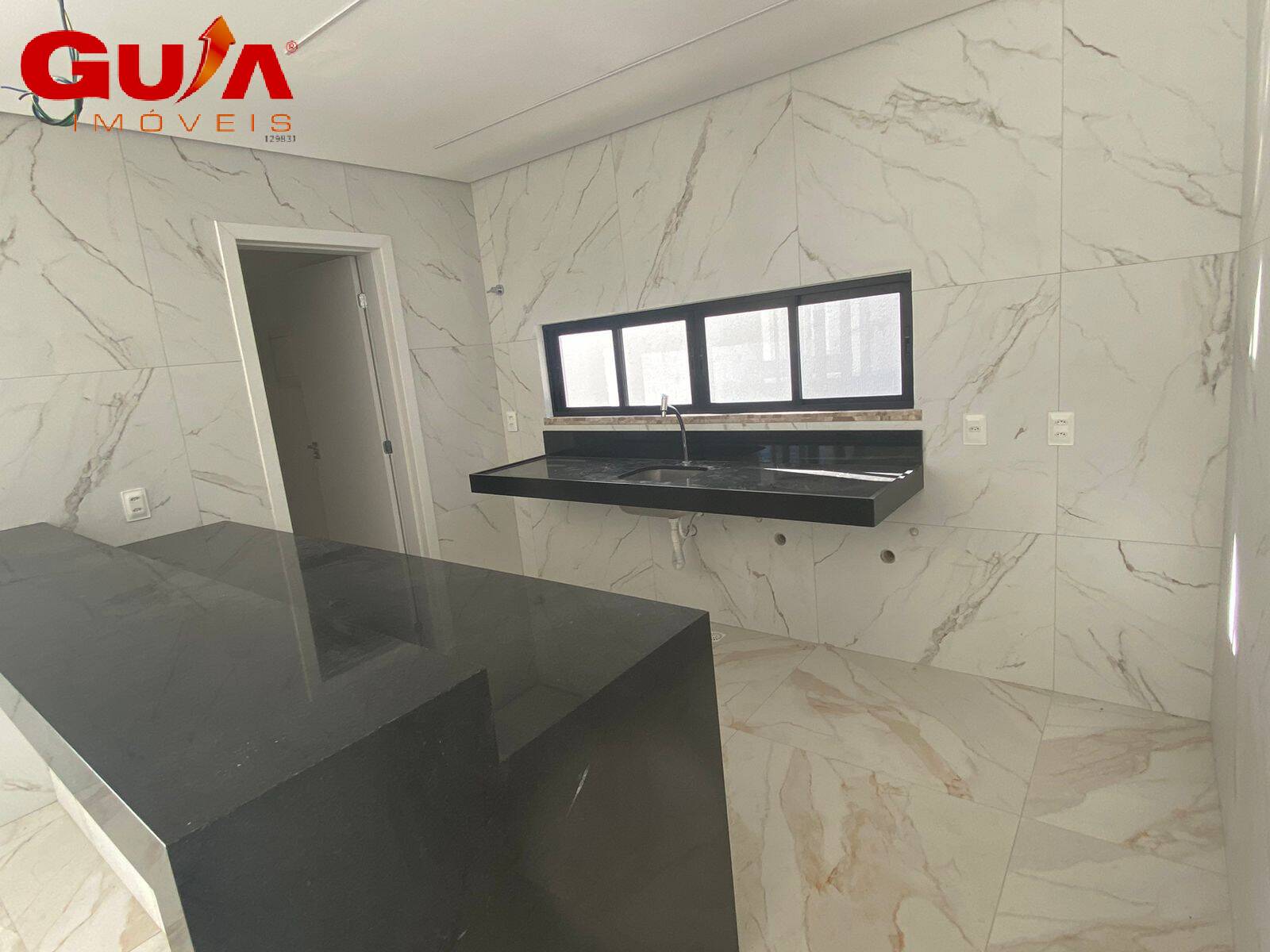 Casa à venda com 4 quartos, 210m² - Foto 14