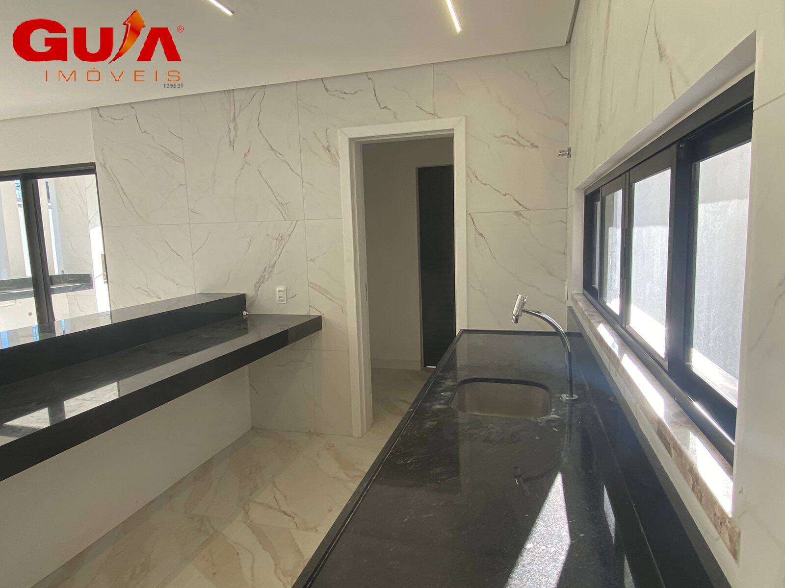 Casa à venda com 4 quartos, 210m² - Foto 16