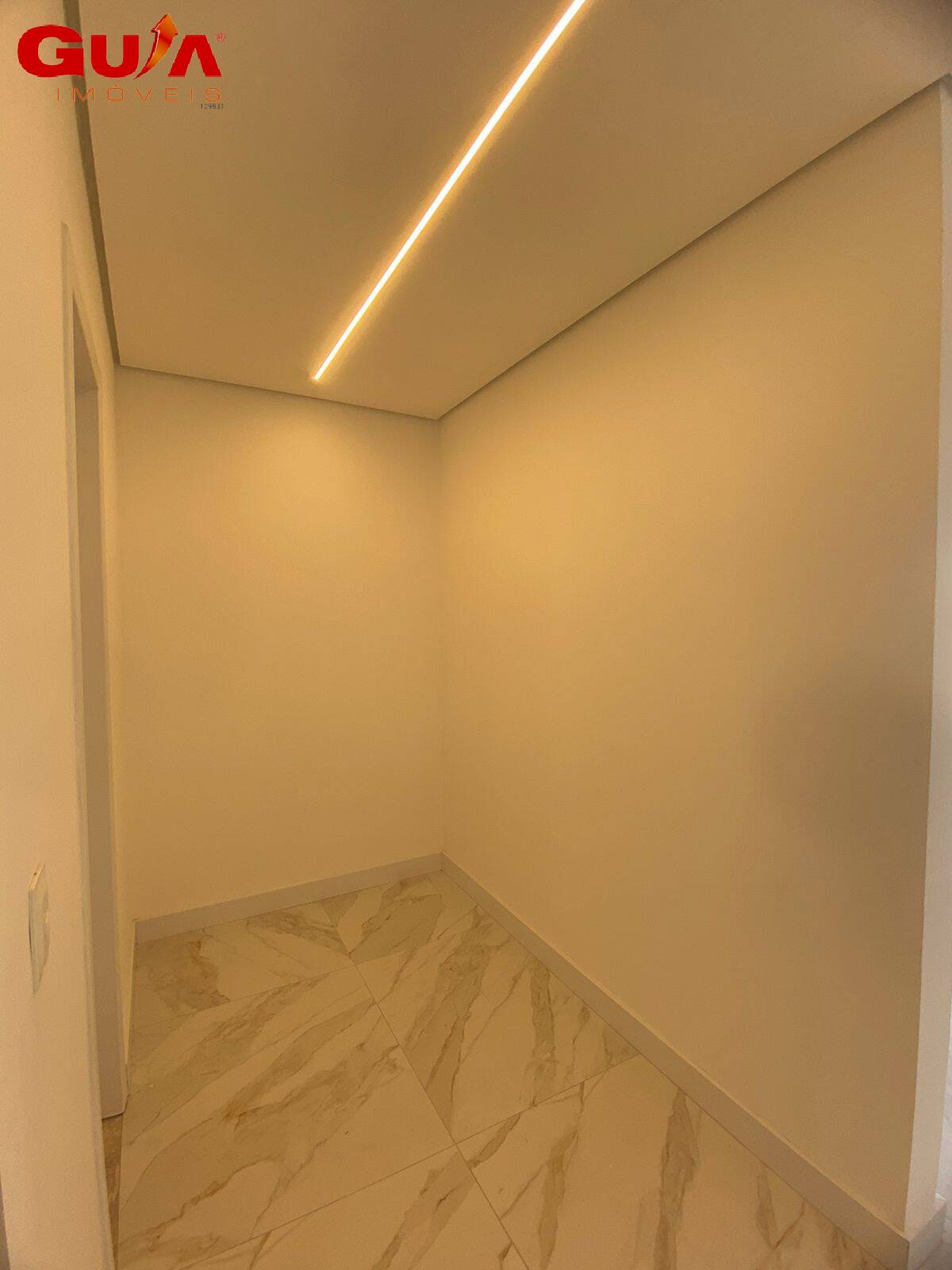 Casa à venda com 4 quartos, 210m² - Foto 27