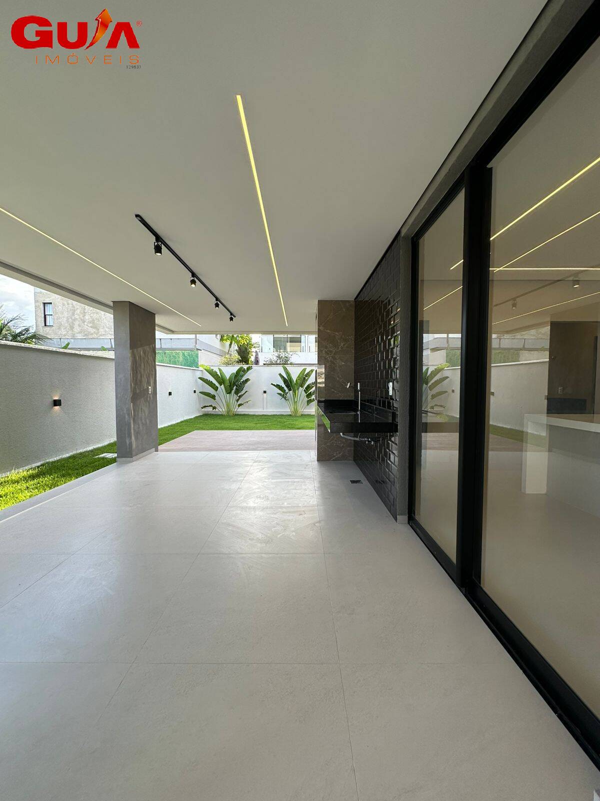 Casa de Condomínio à venda com 4 quartos, 261m² - Foto 4