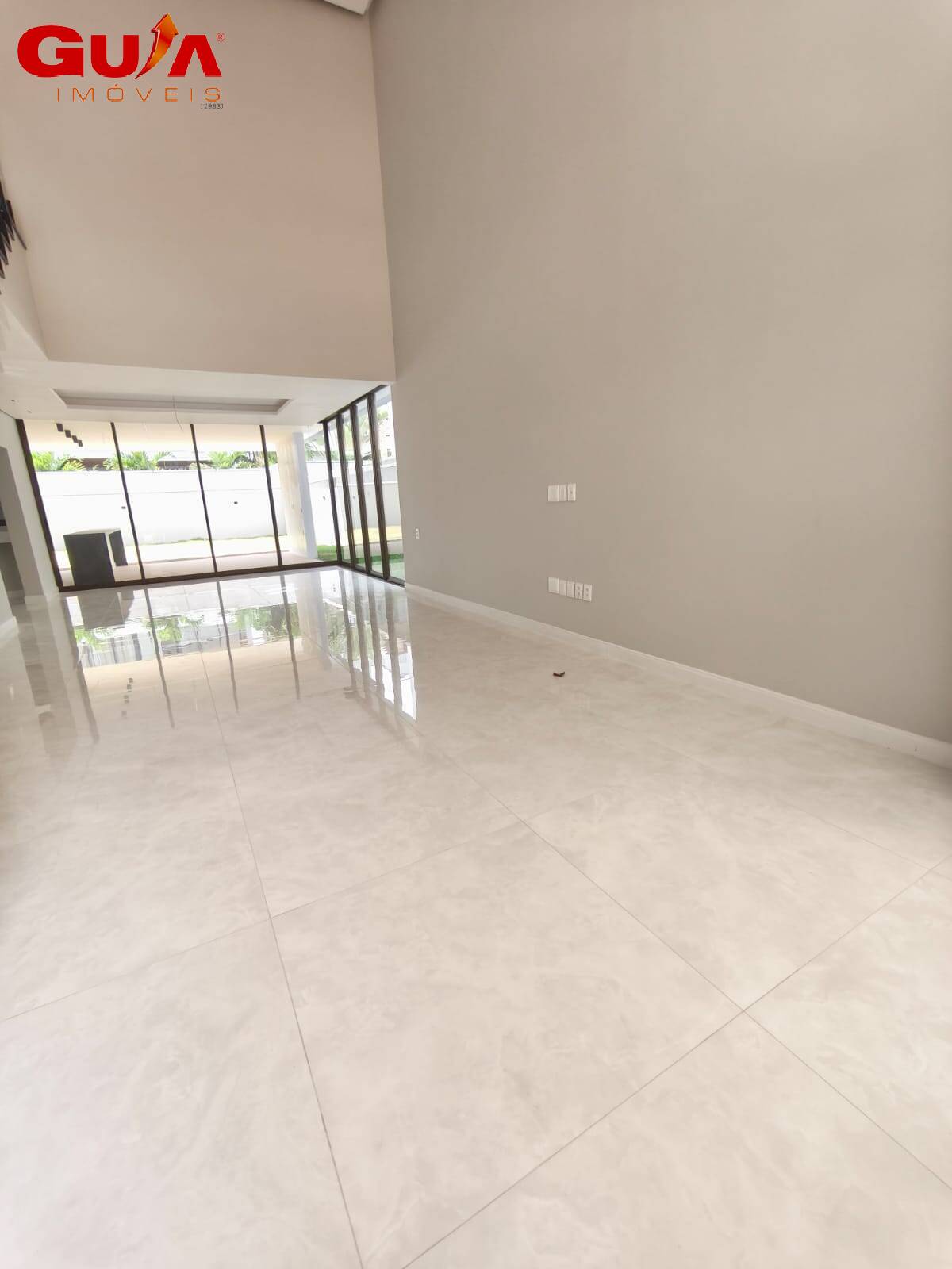 Casa de Condomínio à venda com 4 quartos, 260m² - Foto 2