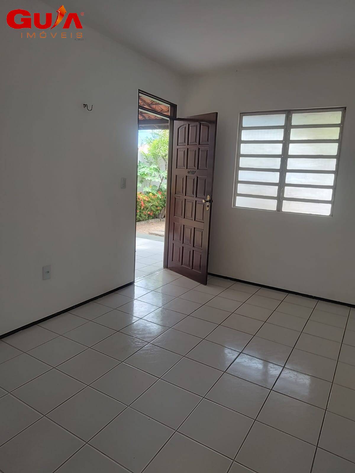 Casa à venda com 2 quartos, 65m² - Foto 3