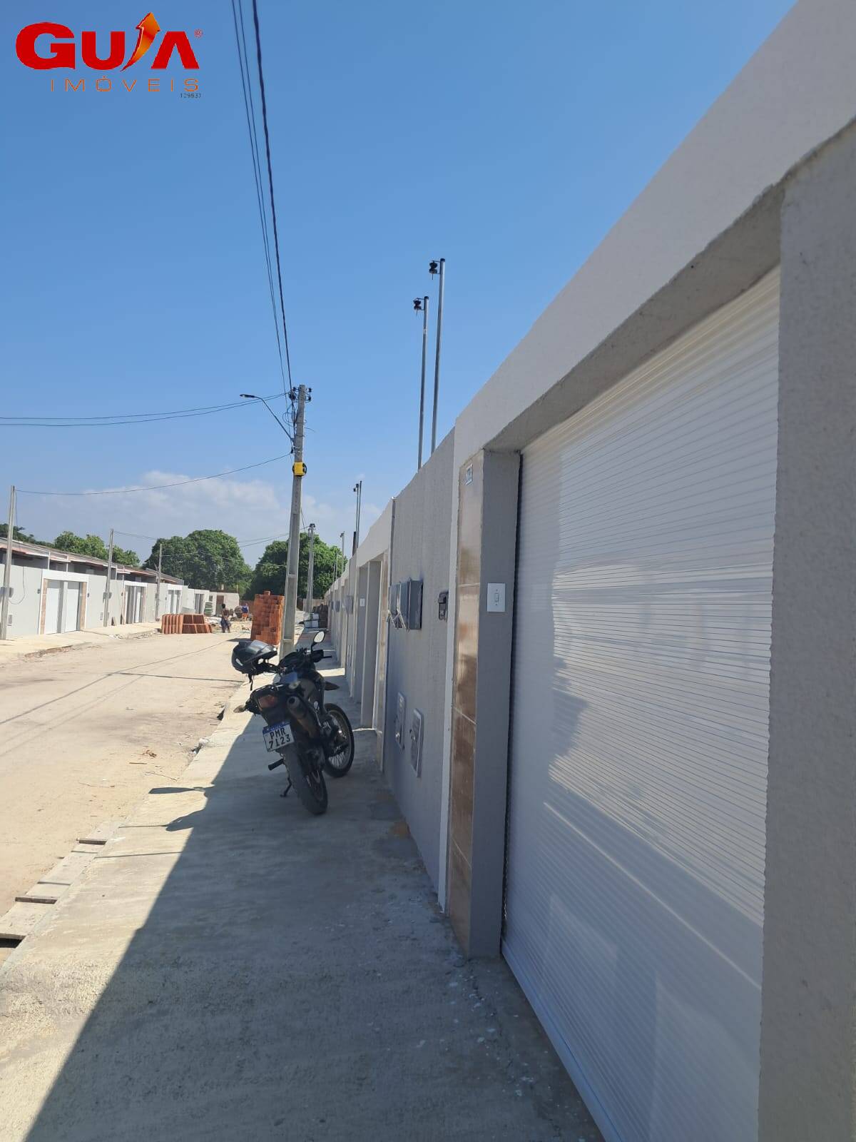 Casa à venda com 3 quartos, 77m² - Foto 1